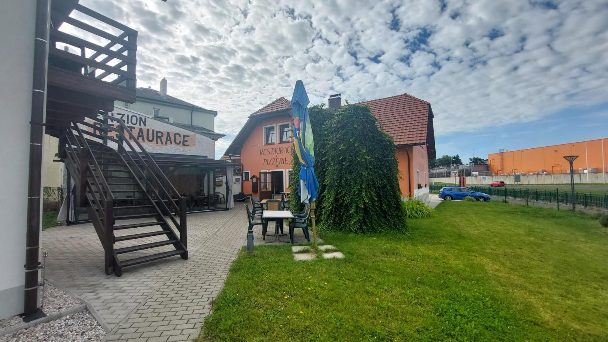 Penzion a restaurace U Strnada Klatovy Exteriér fotografie