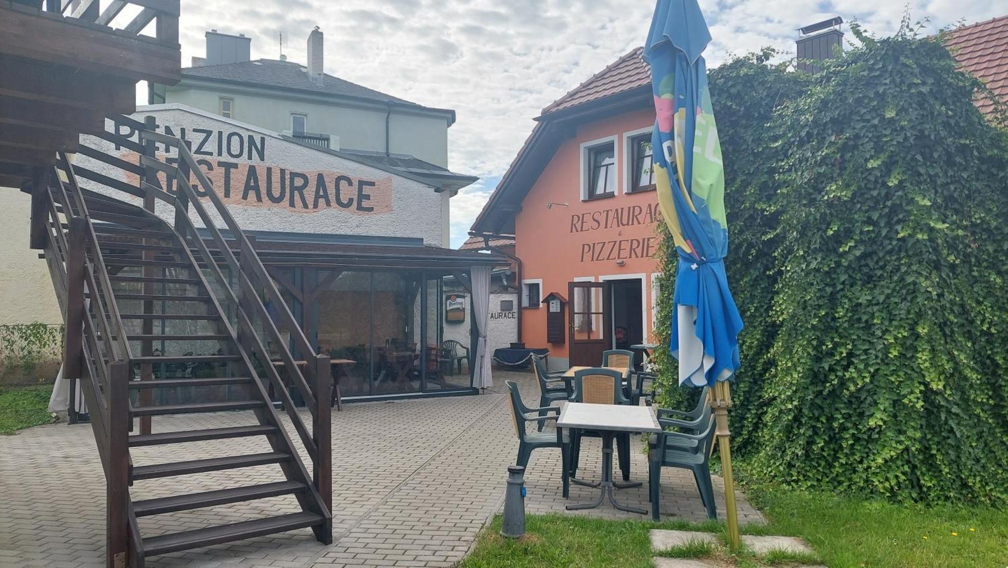 Penzion a restaurace U Strnada Klatovy Exteriér fotografie